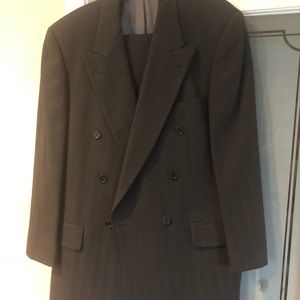 2 Hugo Boss Men’s suits. Size 42R. Father’s Day 👍
